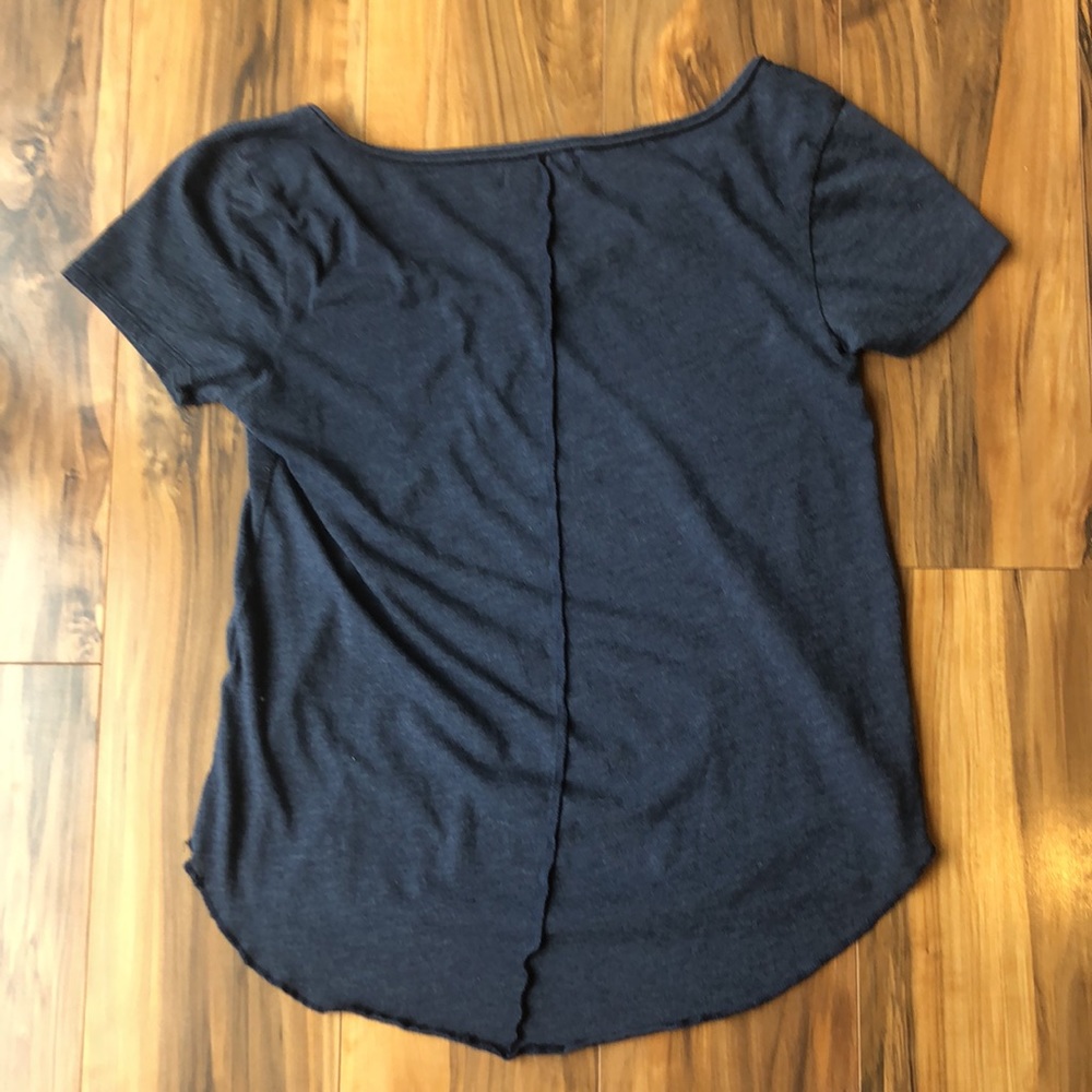 Hollister Graphic Tee - Picture 2 of 4